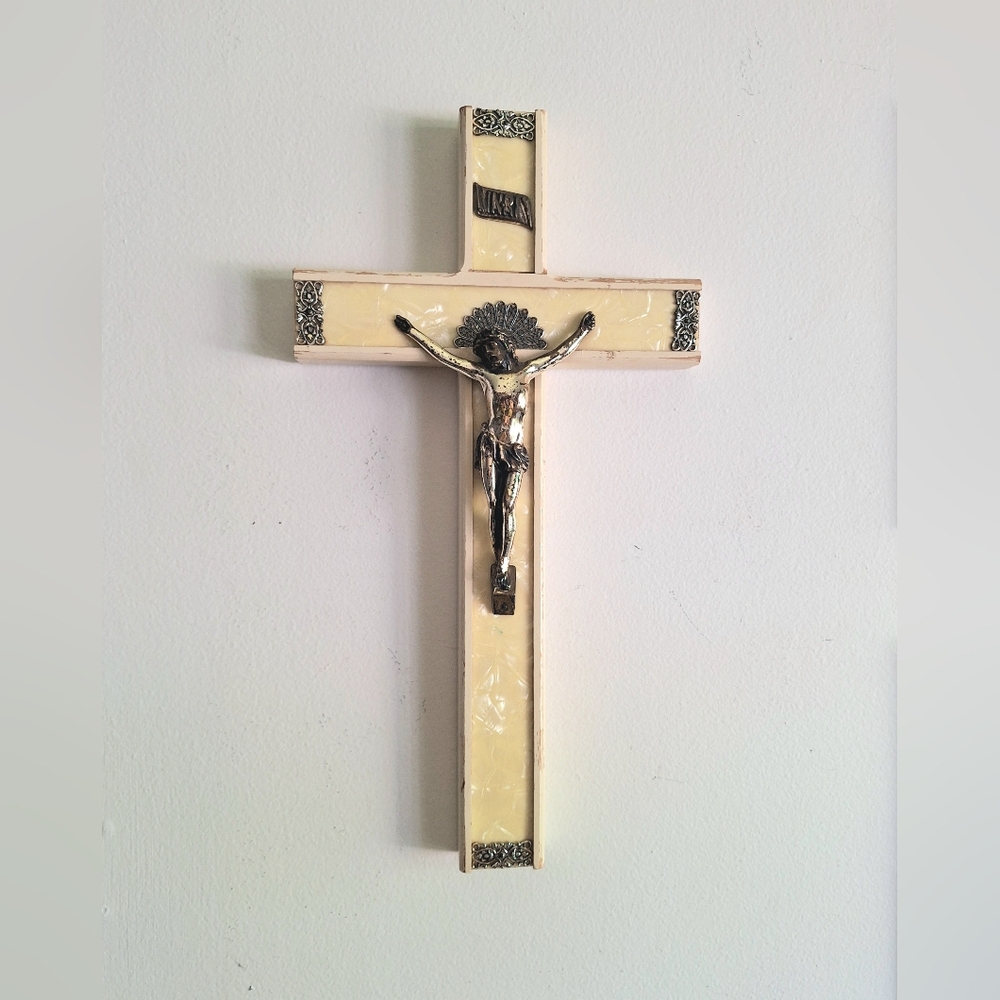Wooden crucifix garnished with plasticized mother-of-pearl